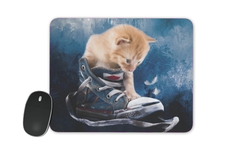  Cute kitten plays in sneakers voor Mousepad