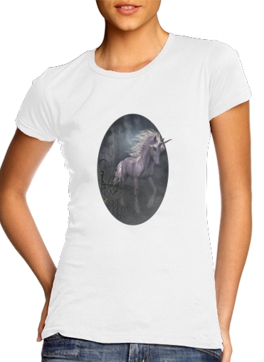  A dreamlike Unicorn walking through a destroyed city voor Vrouwen T-shirt